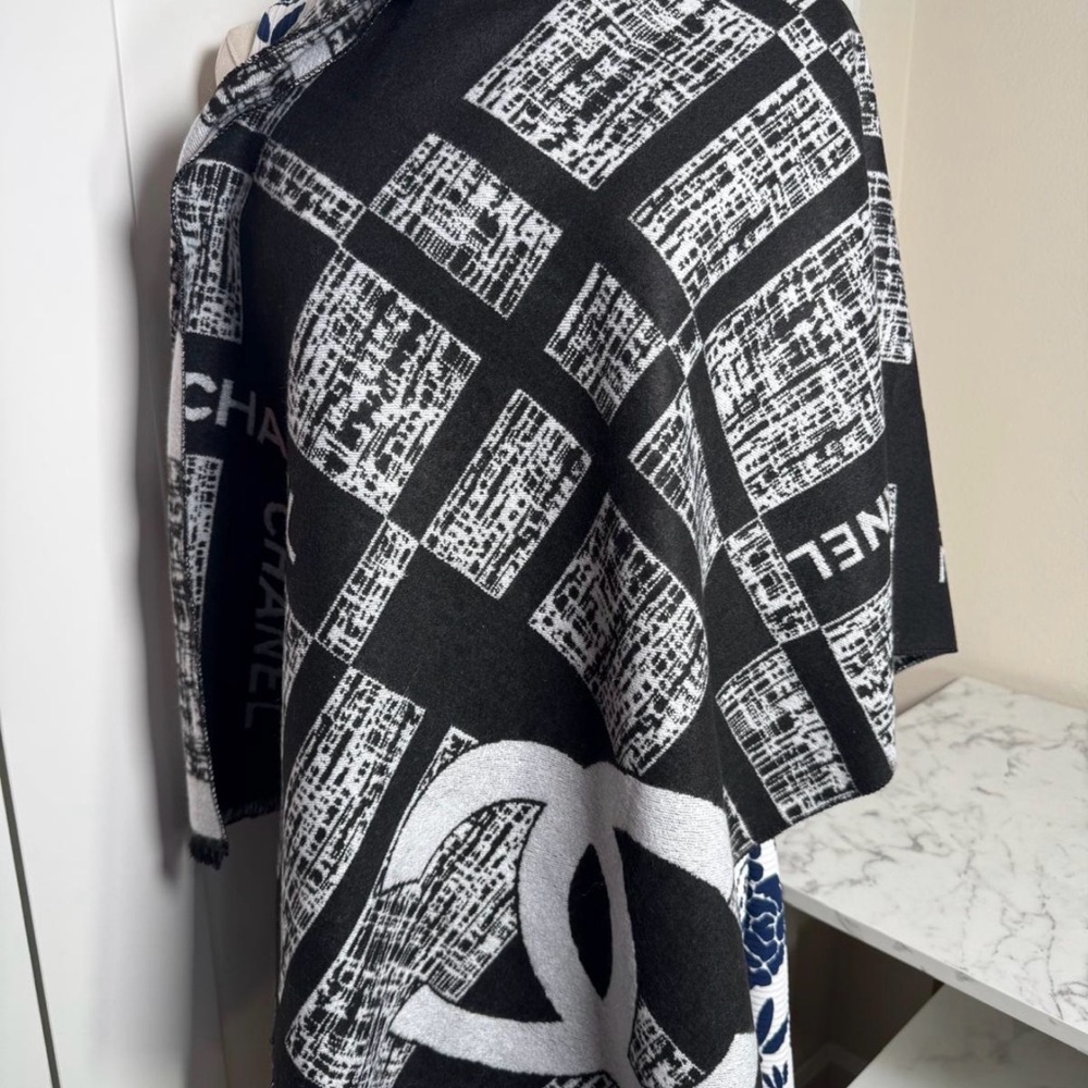 Source Unknown Black and White Graphic Scarf